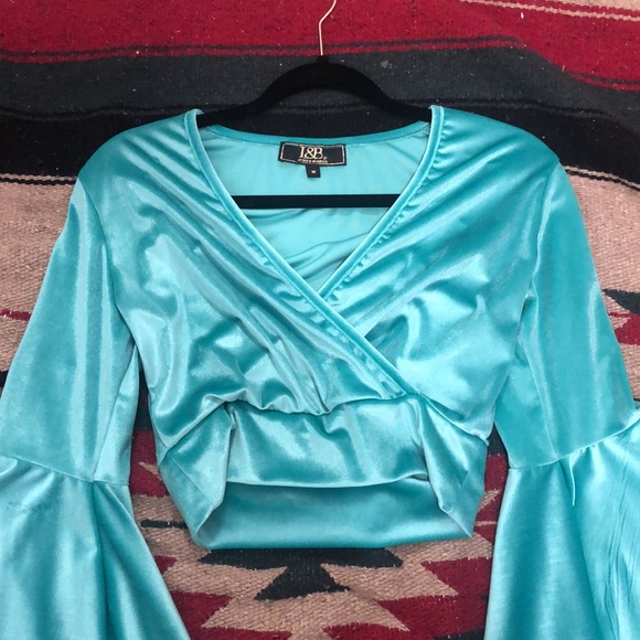 Turquoise bell sleeve crop top - Picture 4 of 10